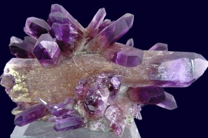 Кристаллы кварца и его разновидности